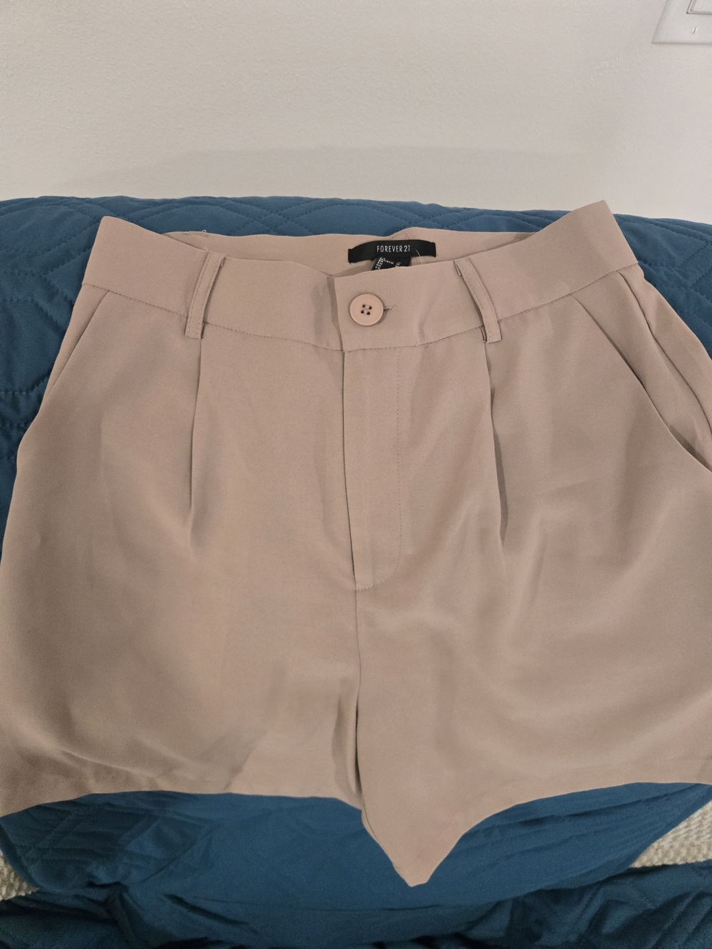 Forever 21 Beige High-Waist Pleated Women’s Shorts - Size M